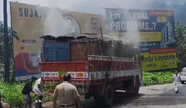 ചുരത്തില്‍ ലോറിക്ക് തീപിടിച്ചു