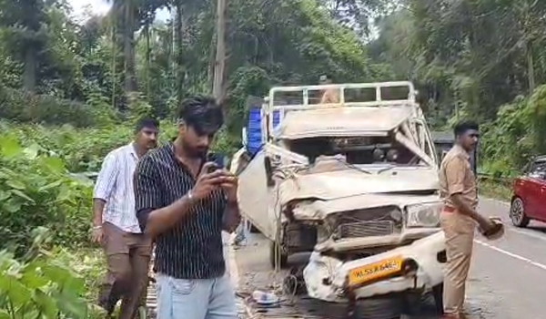 പിക്കപ്പും ടോറസ് ലോറിയും കൂട്ടിയിടിച്ച് അപകടം