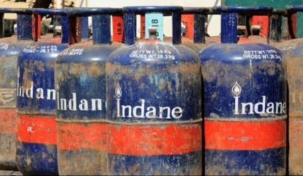 വാതക സിലിണ്ടറുകള്‍ക്ക് വില കുറച്ചു; പുതുക്കിയ വില ഇന്നു മുതല്‍ പ്രാബല്യത്തില്‍