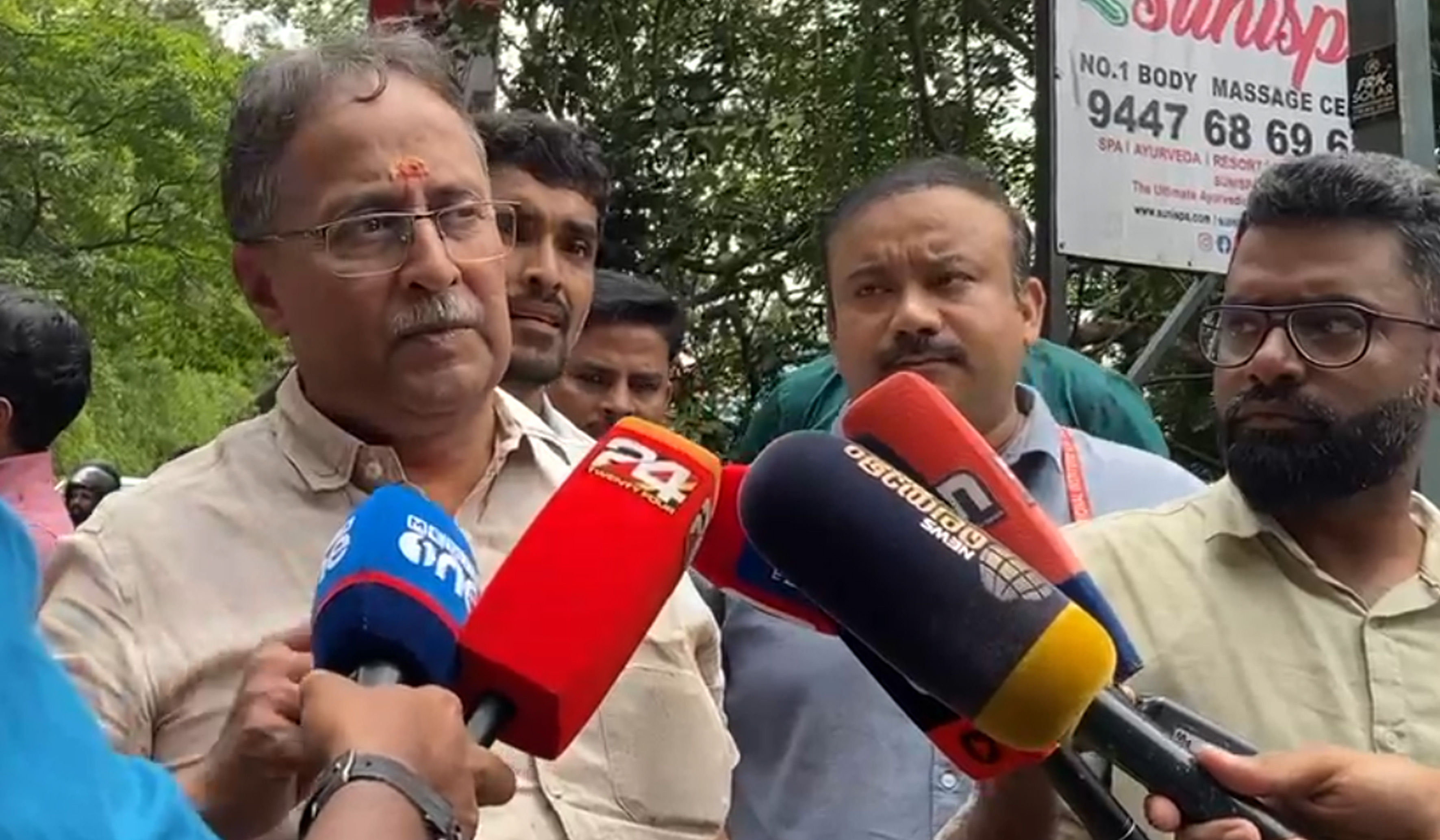 താമരശ്ശേരി ചുരത്തിലെ മണ്ണിടിച്ചിലുമായി ബന്ധപ്പെട്ട് ചുരം ഒന്‍പതാം വളവില്‍ വിദഗ്ധസംഘം പരിശോധന നടത്തി.