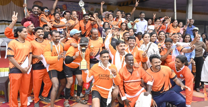 എക്സൈസ് കലാകായിക മേളയിൽ  എറണാകുളം ജില്ല ഓവറോൾ ചാമ്പ്യന്മാർ