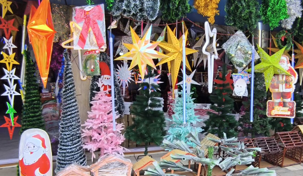 ക്രിസ്തുമസ് രാവുകളെ വരവേല്‍ക്കാന്‍ വിപണി ഒരുങ്ങി.